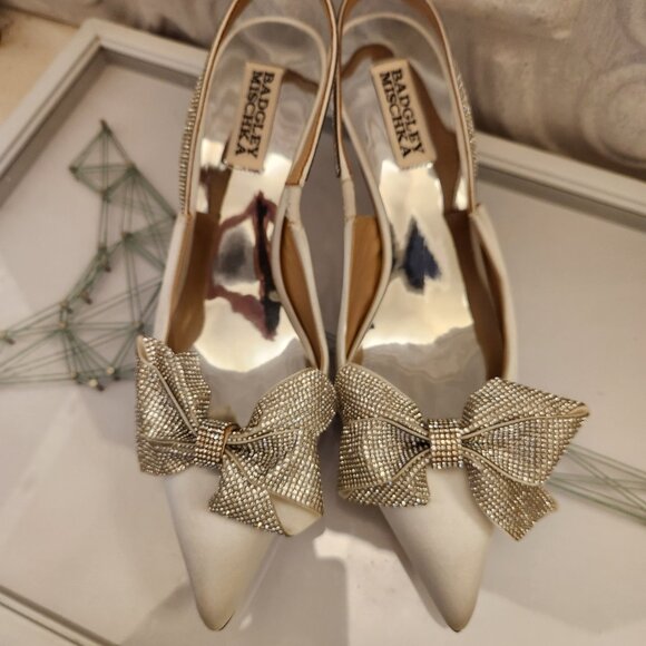 Badgley Mischka Bow detail sling back heels. NWT. Size 6 - Picture 2 of 11